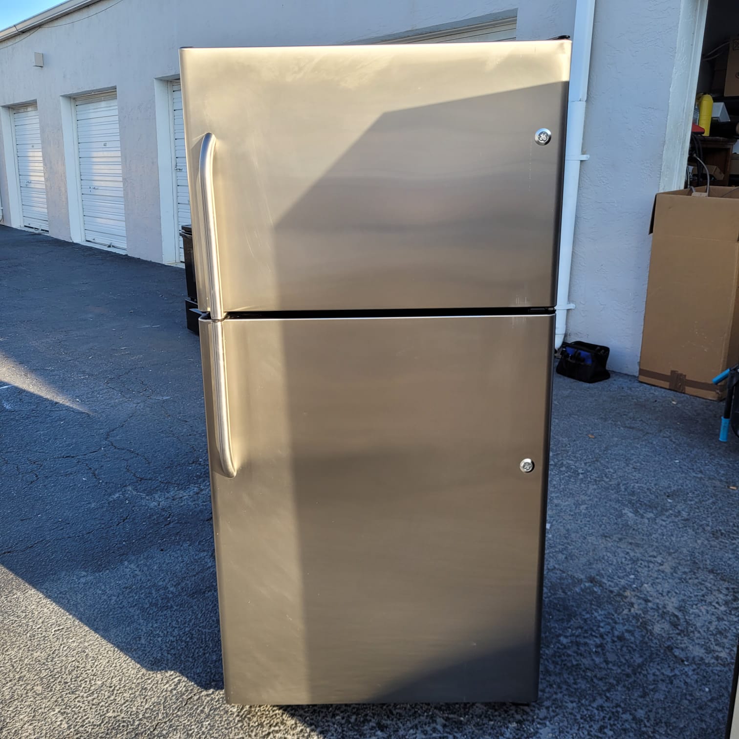 GE Stainless Steel Top and Bottom Refrigerator GE Stainless Steel Top and Bottom Refrigerator